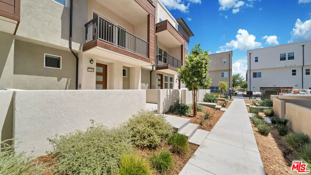 27009 Hummingbird Lane, Valencia, California 91381 home-pic-31